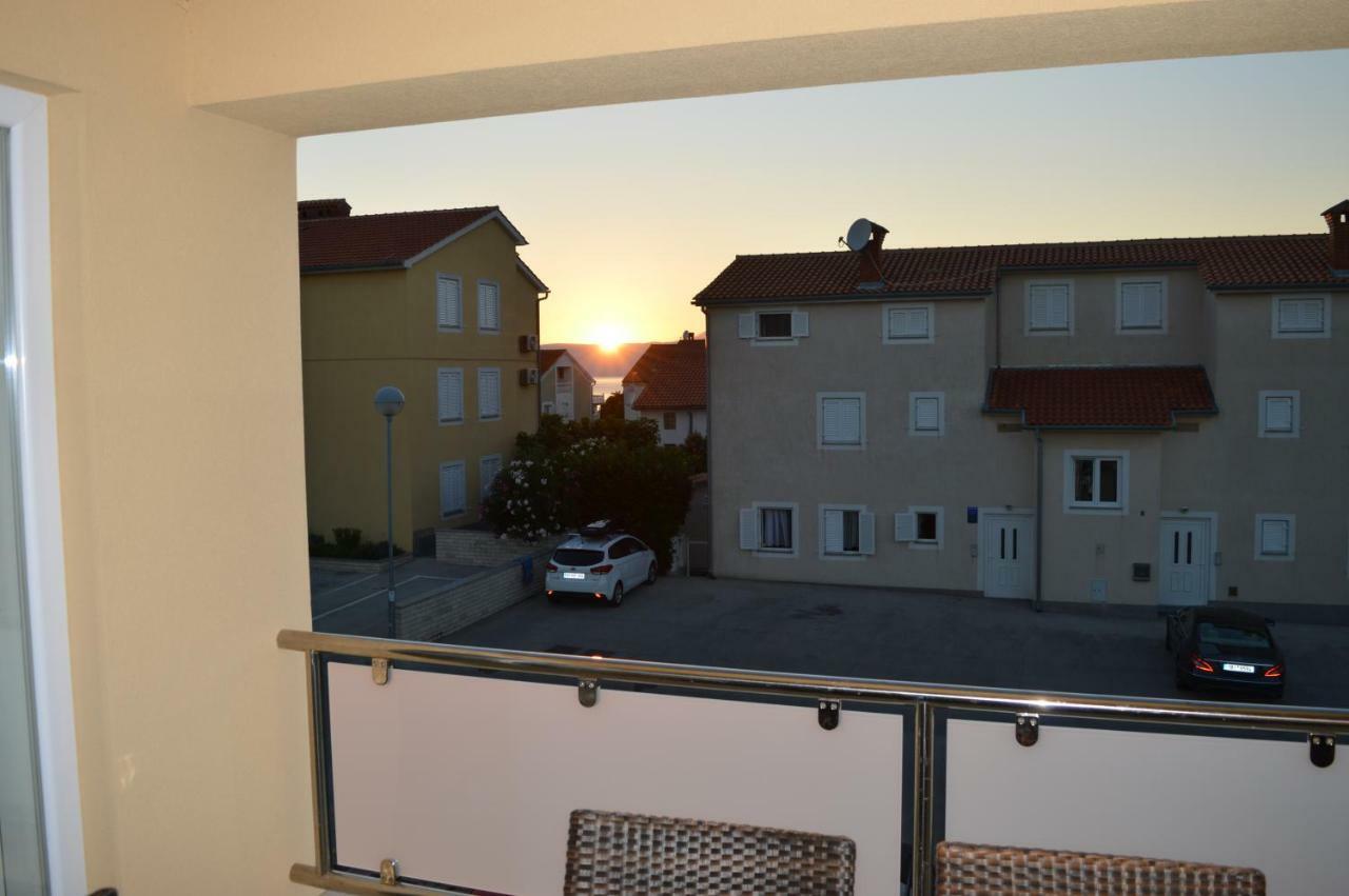Malinska Appartement Buitenkant foto