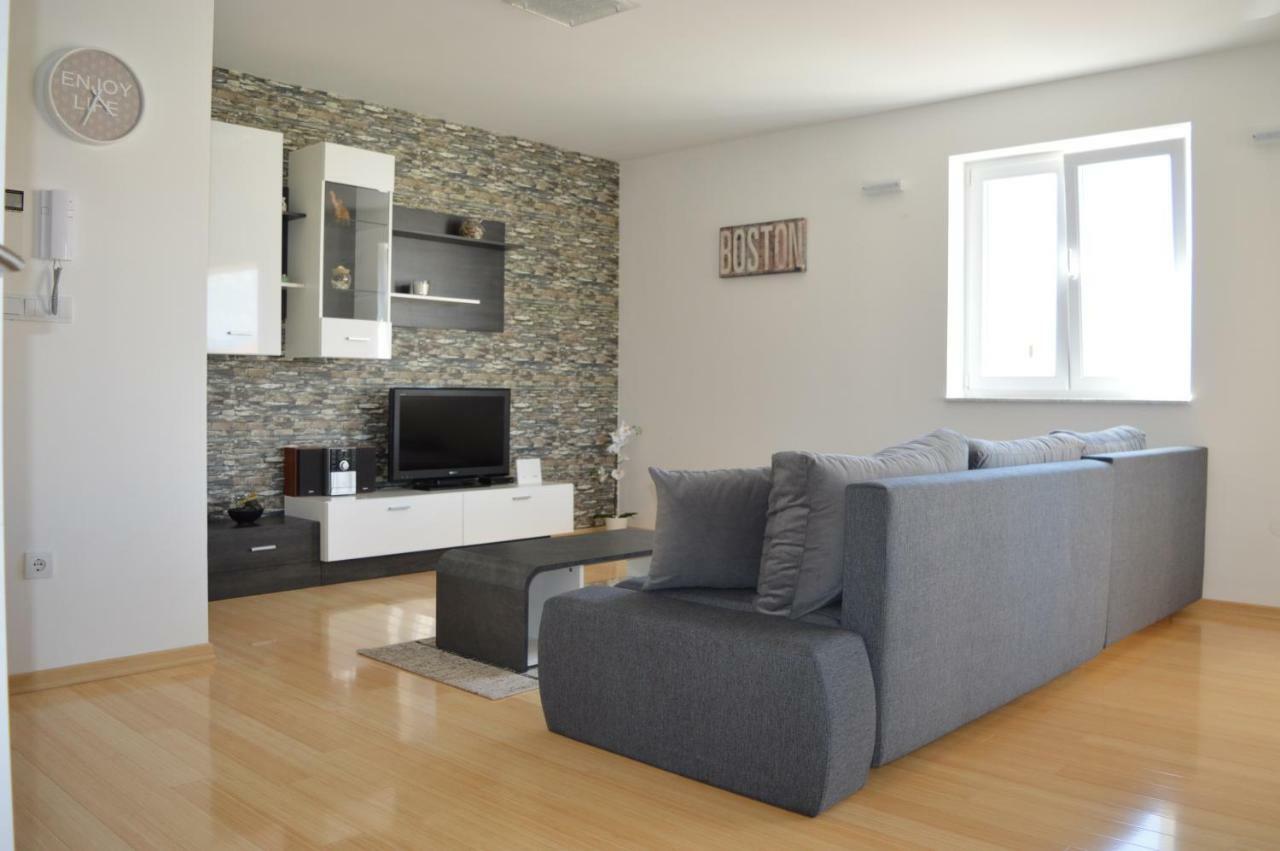 Malinska Appartement Buitenkant foto