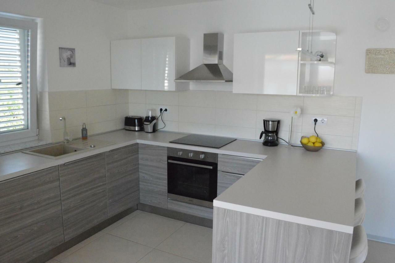 Malinska Appartement Buitenkant foto