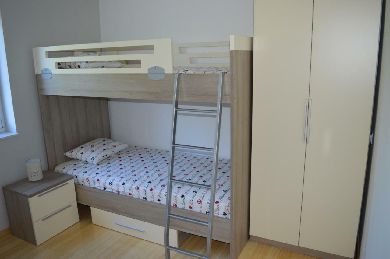 Malinska Appartement Buitenkant foto