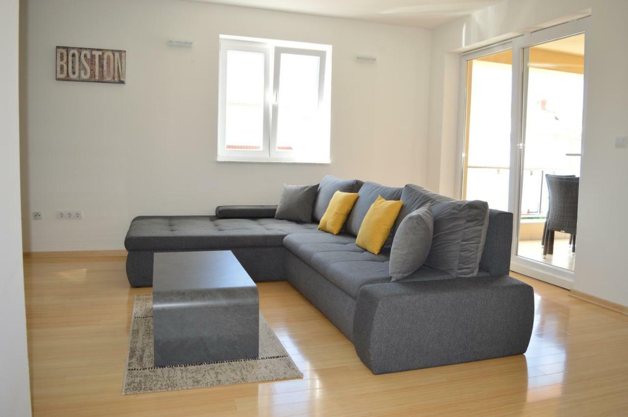 Malinska Appartement Buitenkant foto